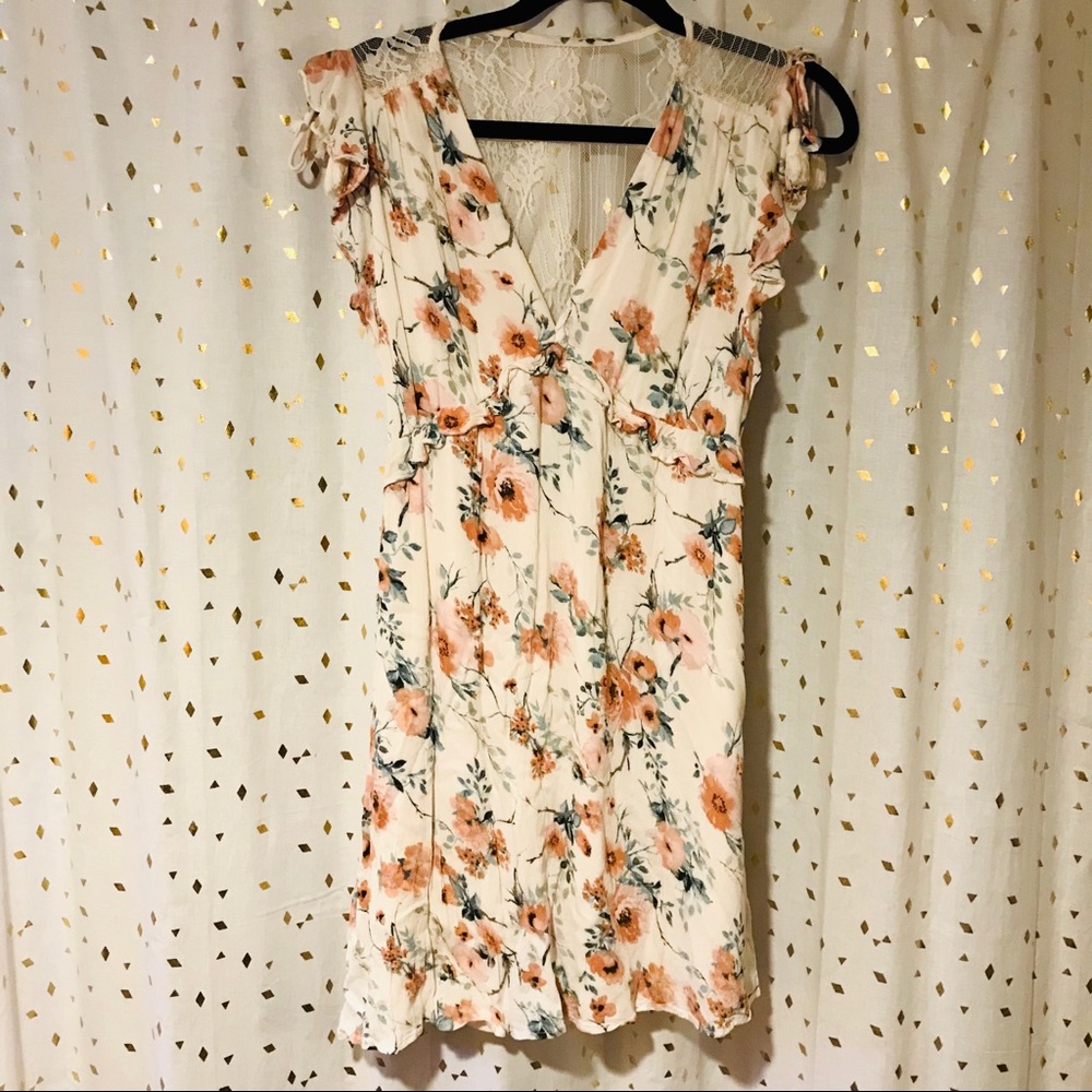 FLORAL BOHO MINI DRESS—GREAT FOR SPRING/SUMMER!!